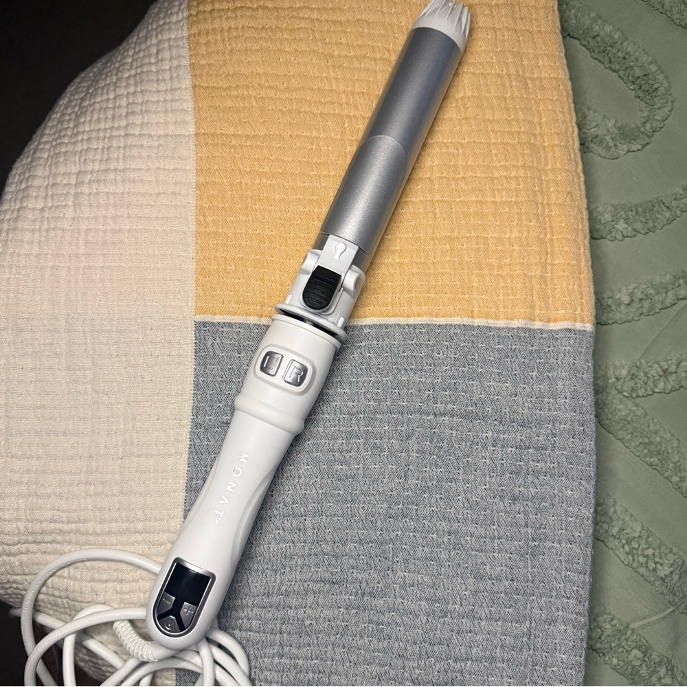 Brand New MONAT Perfect Wave Curling Iron